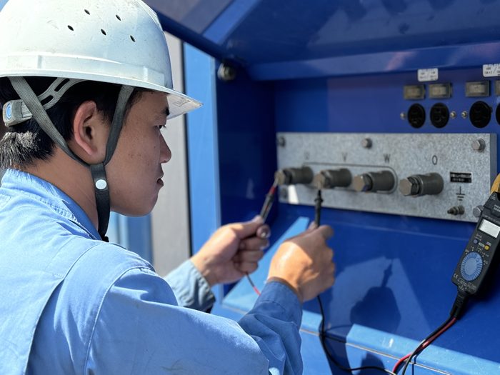 機械の電気系統の点検